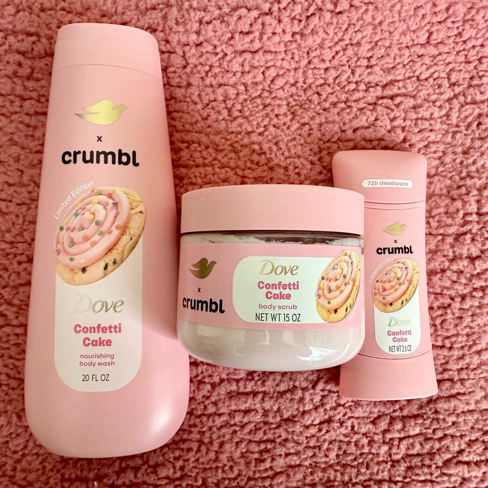 Dove x Crumbl Confetti Cake Bath Set - Pink
